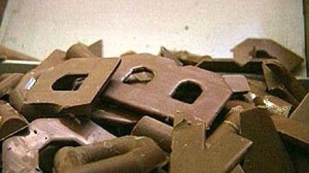 Een chocoladeletter gieten