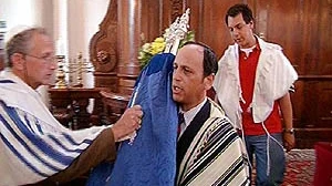 Joden komen voor de eredienst bij elkaar in de synagoge.