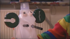 Hoe maak je een robot van een fles?