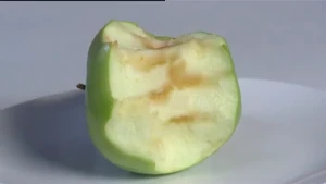 Een roestend stuk fruit