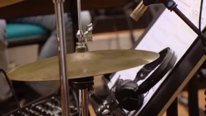 Drums, bas, gitaar en piano