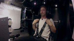 Bart test een raketsimulator