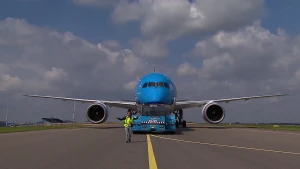 Inparkeren, tanken en laden en weer opstijgen