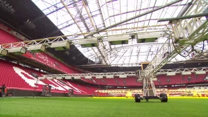 Zo blijft het gras in de Johan Cruijff Arena in topconditie