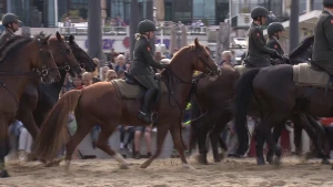 Oefenen met mensen, muziek en vuurwerk