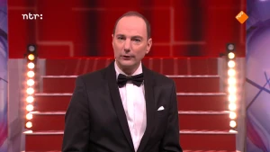 Foto van de presentator van Snugger in de studio.