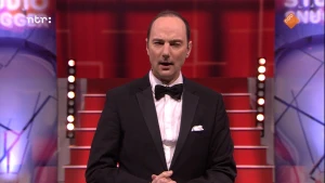 Foto van presentator in de studio van Snugger.