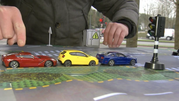Hoe werkt een verkeerslicht? | Schooltv