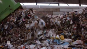 Plastic afval verbranden of recyclen