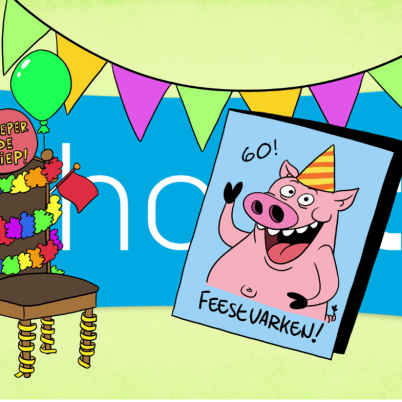 Feestvarken Schooltv met versierde stoel