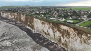 Erosie bedreigt huizen in Normandië