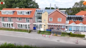 Foto vanuit vogelperspectief van een gebouw, voormalig hotel 't Elshuys.