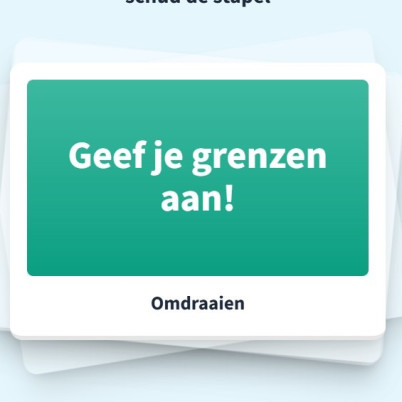 Een illustratie van een stapel kaartjes, op de bovenste staat Geef je grenzen aan! met daaronder 'Omdraaien'