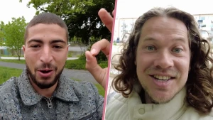 Een splitscreen foto van de twee presentatoren: links Nizar, rechts Pascal. Ze staan beide buiten en je ziet vooral hun hoofd in beeld, Nizar lijkt in een park te staan, Pascal voor een flatgebouw.