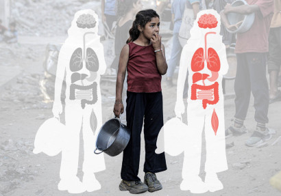 Meisje in Gaza heeft een pan in haar handen. Naast haar twee silhouetten met daarin ingewanden te zien. 
