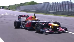Een foto van de Formule 1 auto van Max Verstappen op het Circuit van Zandvoort.