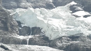 Foto van een gletsjer in de Alpen.