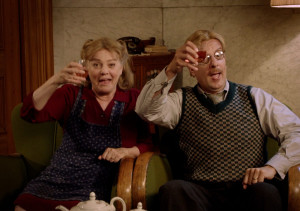 Foto van Amsterdams echtpaar Maarten en Trui die proosten op 750 jaar Amsterdam.