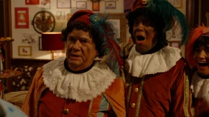 Pieten kijken verrast in het Pietenhuis.