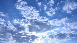 Kleine waterdruppels die licht weerkaatsen