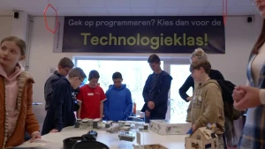 Foto van kinderen in een technologieklas